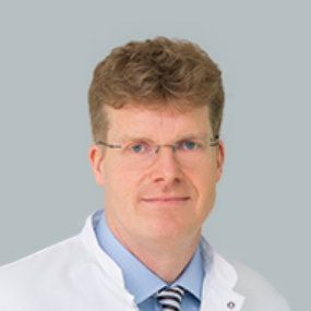 Dr. - Lars Goetz, MaHM - Shoulder endoprosthetics - 